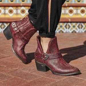 Lane Mattie Western Bootie Red Leather Snake  Print Women’s Size 9